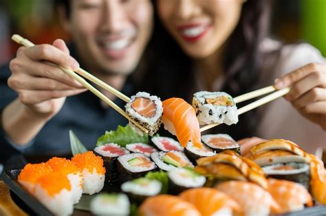 vestono gucci mangiano sushi ensi